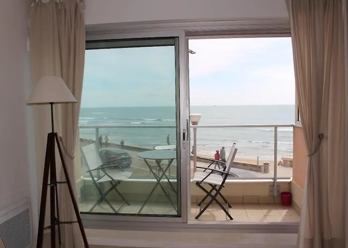 Sur Le Remblai Des Sables Dolonne * Les Sables-dʼOlonne